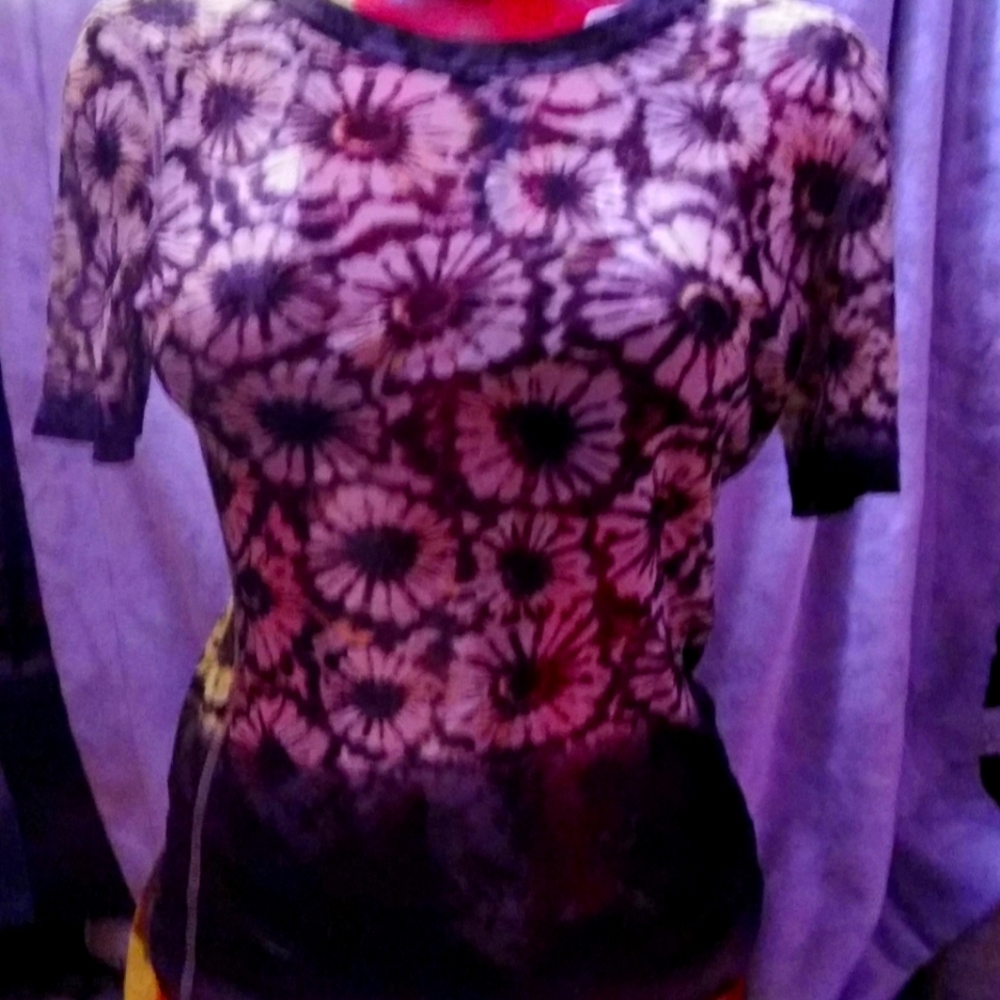 See thur sunflower top Karen kane